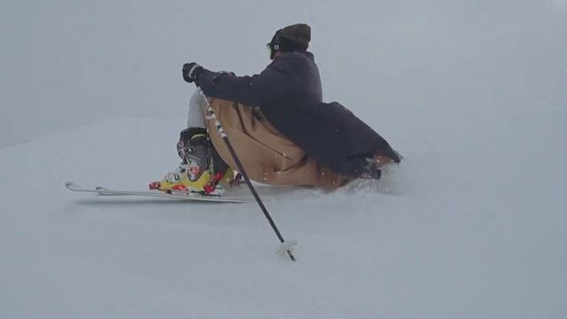 МАКС ДВА ПАЛЬТО смотреть онлайн