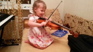 Ребенок Три Года Играет на Скрипке