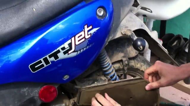 Чистка воздушного фильтра на City Jet Booster50 смотреть онлайн