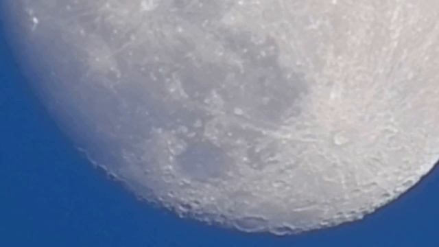 Луна на максимальном увеличении. Видео снято на Nikon P500 смотреть онлайн