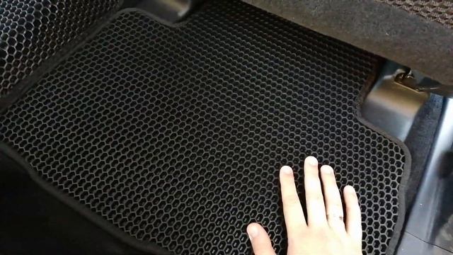 Установка ковриков EVA на Toyota Land Cruiser Prado