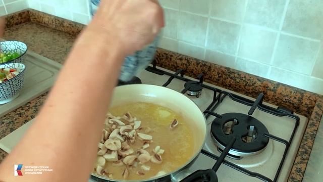 Китайская лапша. Рецепт лапши с овощами и курицей. Легко приготовить, вкусно есть! смотреть онлайн