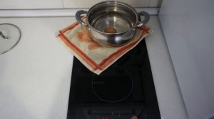 Индукционная варочная поверхность DEXP EH-I2MA/B в работе