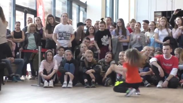 Реакция блоггера | Брейк данс смотреть онлайн