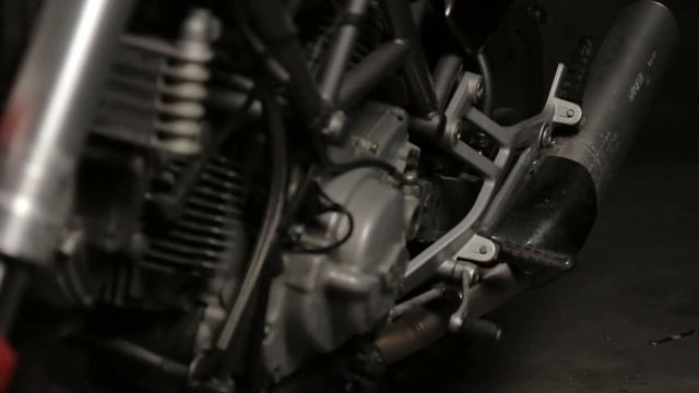 Ducati Monster 900 S.i.e смотреть онлайн