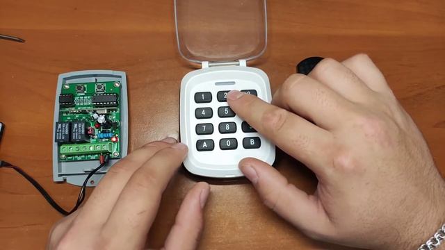 Беспроводная мультичастотная клавиатура для ворот автоматика Came Gant Nice FAAC Doorhan смотреть онлайн