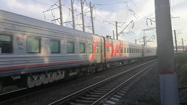 Эп1м-515 сообщением Новороссийск - Москва проследовал переезд "Верхнебаканская" смотреть онлайн