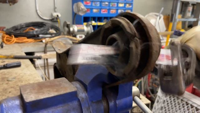 How To Remove Rear Trailing Arm and Replace Bushing 2006-2010 Ford Explorer смотреть онлайн