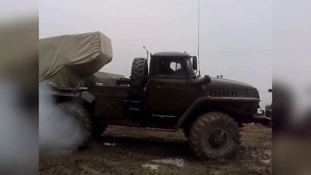 Дрифт на РСЗО "ГРАД" БМ-21 на базе УРАЛ-4320 #урал4320#бм21#рсзо#град#дрифт#гонкинагрузовиках смотреть онлайн