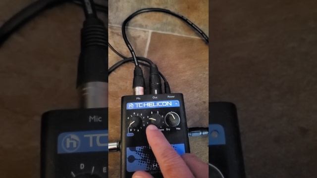TC-Helicon H1 harmony voice box/pedal смотреть онлайн
