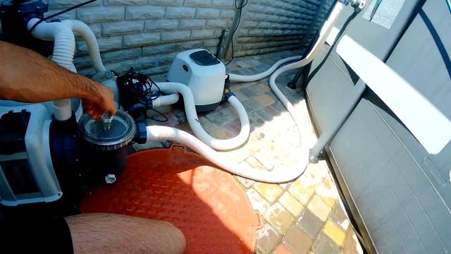 Робот Пылесос INTEX не едет в чем причина. Подключаем к входу Бассейна. Что будет? смотреть онлайн