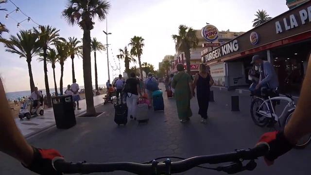 Испанское чудо или чудовище и Бенидорм смотреть онлайн