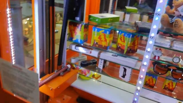 Выиграл большие наушники в автомате смотреть онлайн