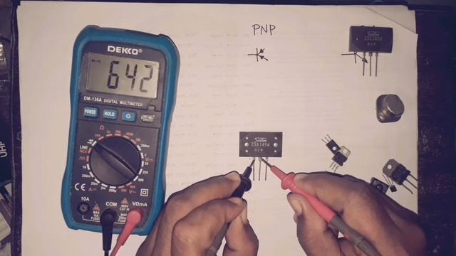 CARA MENGUKUR TRANSISTOR DENGAN AVO METER DIGITAL смотреть онлайн