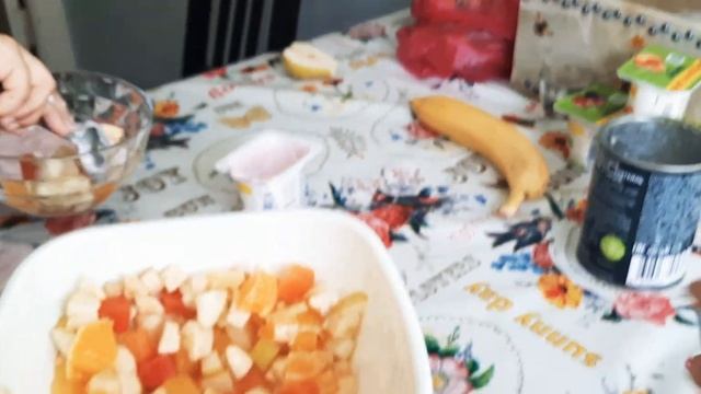 Вкусный ? фруктовый салатик???? / Азиза и Аминка ❤ смотреть онлайн