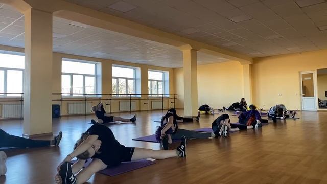 Hip - Hop 12+ (Разогрев + Растяжка) смотреть онлайн