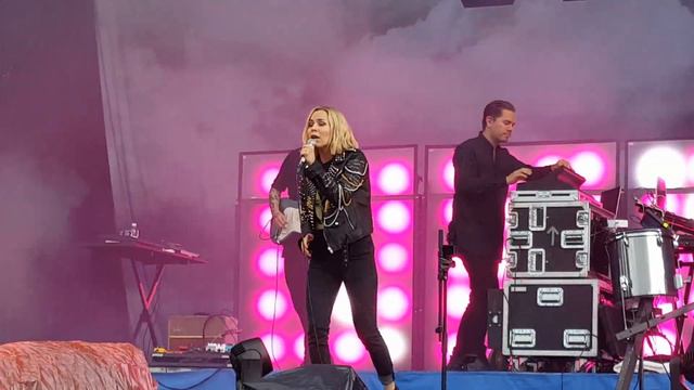 Vesala - Muitaki ihmisii (live @ Tikkurila festivaali, 22.7.2017) смотреть онлайн