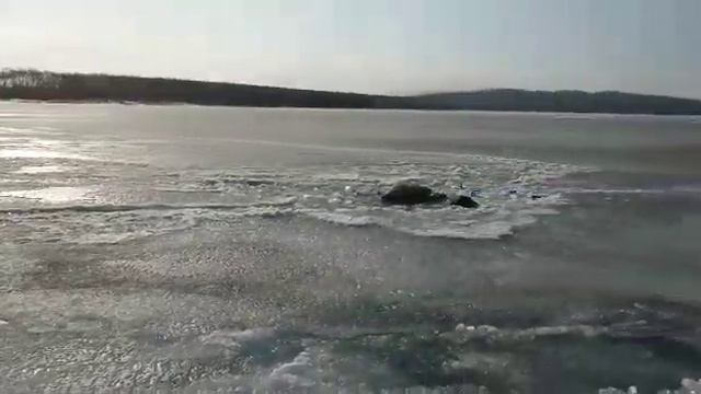 Соцсети: снегоход ушёл под воду на озере Тунайча смотреть онлайн