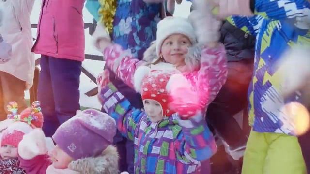 Новогодние каникулы украшает поздравление театра-студии "Перемена". Берегите себя, будьте счастливы смотреть онлайн