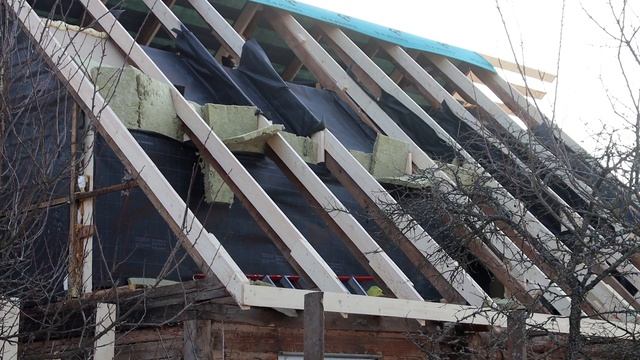 Строительство дома. День 3 - кровельные работы. смотреть онлайн