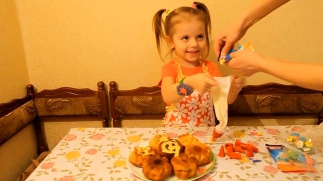 ЛЮБЛЮ Готовить Украшаем кексы с МАМОЙ Decorate Cupcakes Themselves