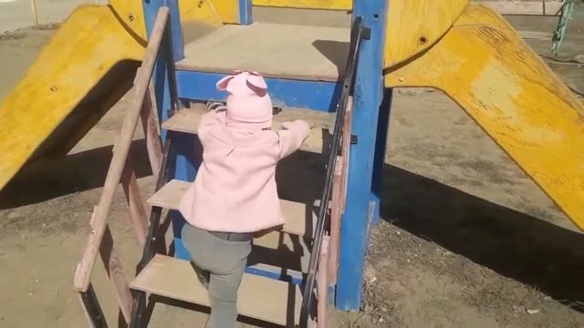 Миюшка на прогулке! Хорошо быть ребёнком смотреть онлайн