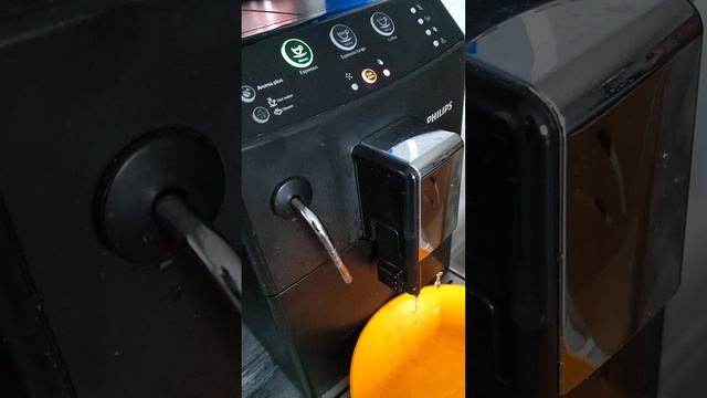 Инструкция по чистки Кофемашины Philips HD8827/09 по требованию аппарата. Часть вторая. смотреть онлайн