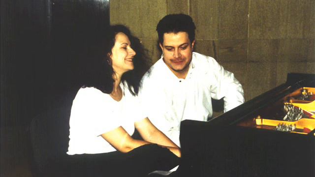 Genova & Dimitrov - Johann Christian Bach - Sonata op.18-6 (II) смотреть онлайн