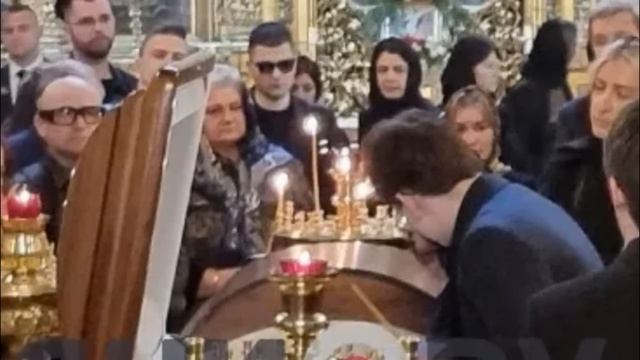 Побледнеете от увиденного! Первые кадры с похорон мужа Дианы Гурцкой - Петра Кучеренко смотреть онлайн