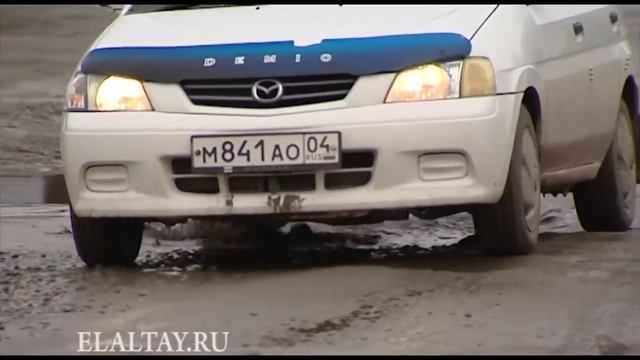 Дорога требует ремонта Жители Маймы жалуются на состояние улицы Советской смотреть онлайн