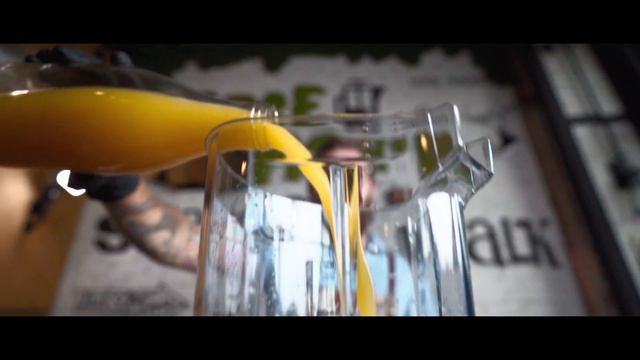 Making Mango&Basil smoothie | b roll смотреть онлайн
