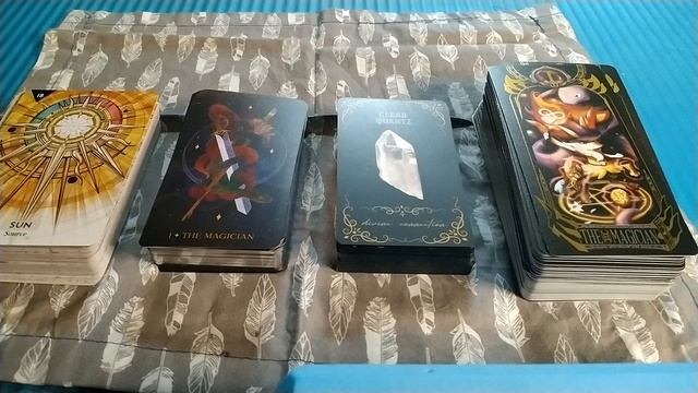 Tarot vs Oracle: Which is Better? смотреть онлайн