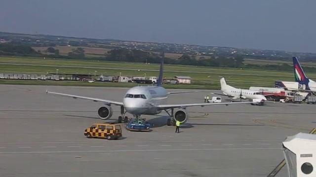 Lufthansa A319 at Ferihegy(part2) смотреть онлайн