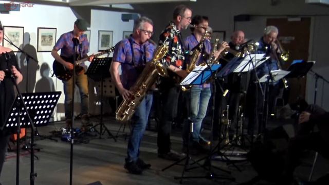 FunkyFarfar i "Salon Køge Spiller igen" смотреть онлайн