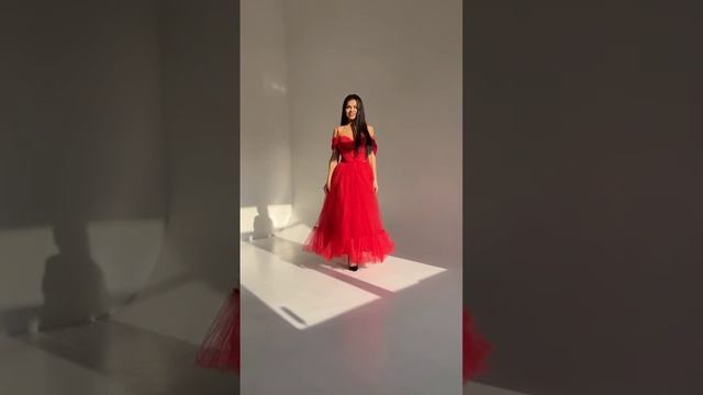 Красное платье на выпускной смотреть онлайн