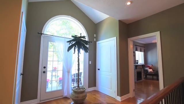 125 Lake Drive East Georgina Open House Video Tour смотреть онлайн