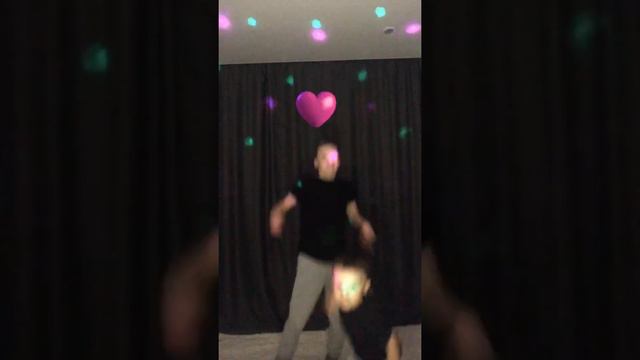 Я и мой брат песня бабушке на день рождение 🥳 как вам ???? Очень круто 👍👍👍👍😍😘🔥😻 смотреть онлайн