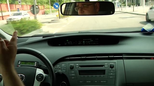 Prova su strada 2010 Toyota Prius con Kit Plug-In Enginer da 4 kW смотреть онлайн