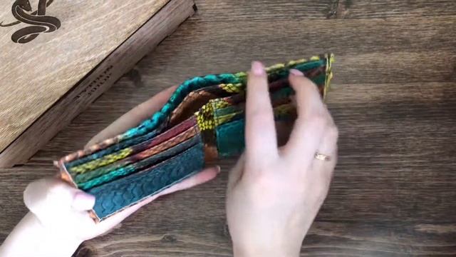 Бумажник из кожи питона. смотреть онлайн