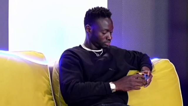 УВАЖАЕМЫЙ ЧЕЛОВЕК ИЗ ФРАНЦИИ СОБИРАЕТ КУБИК РУБИКА смотреть онлайн