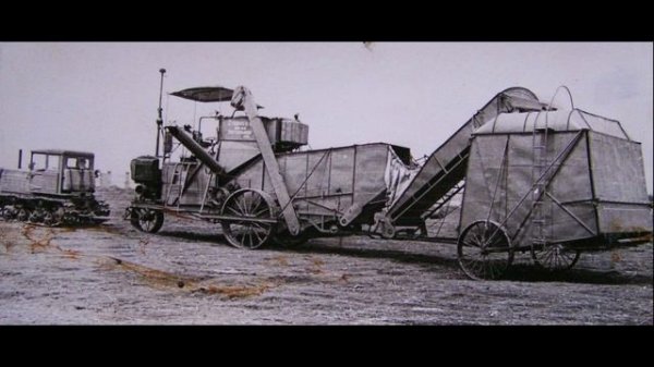 первый  комбайн Коммунар в СССР