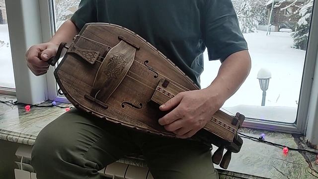 Колёсная лира из кедра (демонстрация звучания) смотреть онлайн