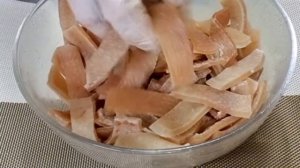 У вас есть свиные шкурки ?Тогда приготовте эту  вкуснятину .Желе из свиных шкур по корейски(돼지 껍질 묵