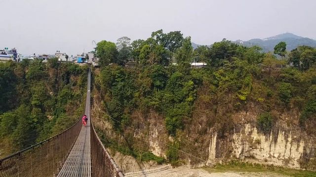 Один в Непале. Самый длинный мост в Покхаре. Прогулка по мосту Vhalam Long Bridge. смотреть онлайн