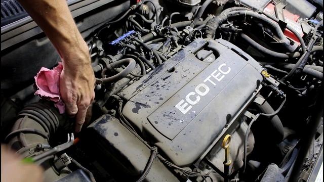 Замена трубки охлаждения дросселя на Chevrolet Cruze 1,8 Шевроле Круз 2011 года смотреть онлайн