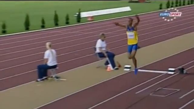 Прыжок Шерифа Эль-Шерифа на 17.72 на молодежной Европе-2011 смотреть онлайн