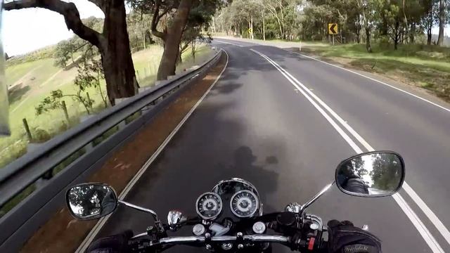 Kawasaki W800 Review смотреть онлайн