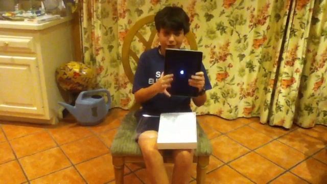 Unboxing the brand new, black, 16 GB. iPad 3 смотреть онлайн