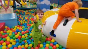 Детский Игровой Центр NASLEDNIKI Горки Батуты Лабиринт Бассейн с Шариками Карусели