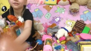 Отдаю свои ЛОЛ и много других игрушек В САДИК // Прощание с ЛЮБИМЫМИ игрушками